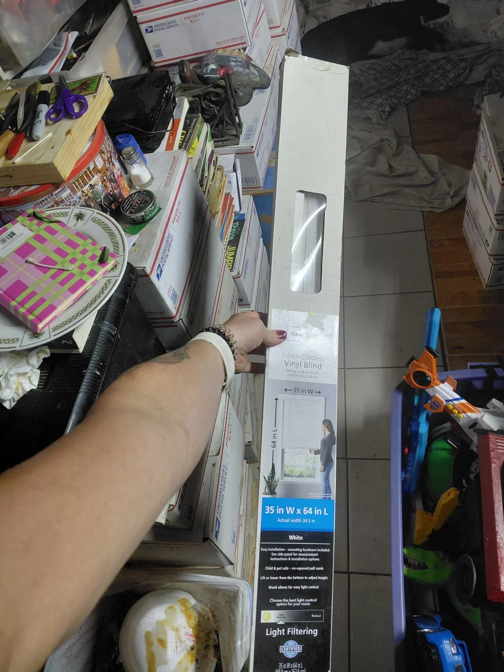 Mainstays 1-Inch Cordless Vinyl Blind in white.